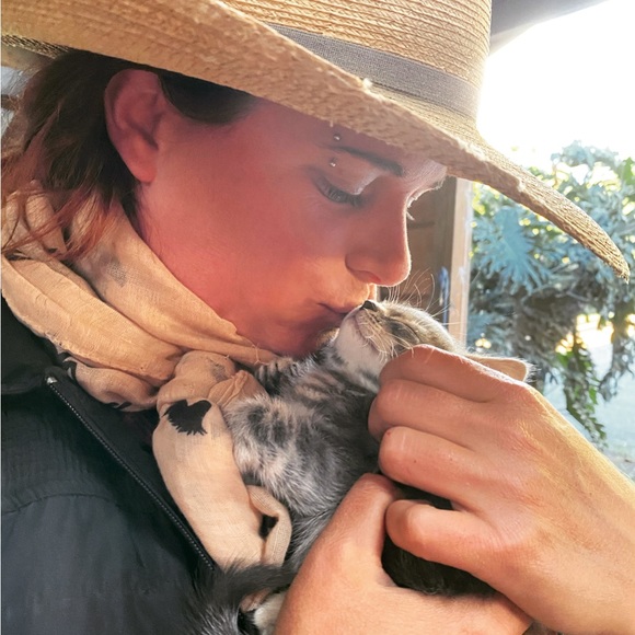 Meet your Posher, Genae - Picture 4 of 9